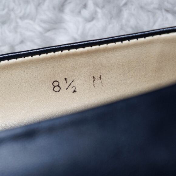 Etienne Aigner Vintage Ann Marie Navy and Black Toe Cap Pumps Womens Size 8.5 - Picture 16 of 16